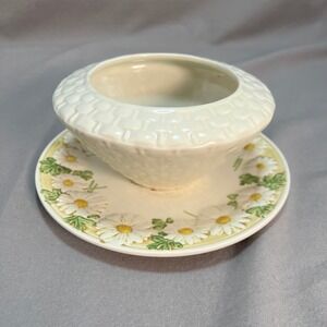 Metlox PoppyTrail Sculptured Daisy Gravy Boat 70s Made in California Flower Frog
